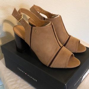 Tommy Hilfiger - Size 9.5M
